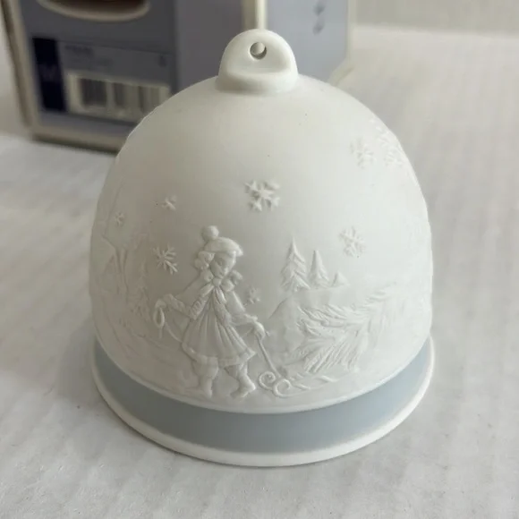 Lladro porcelain bell. Winter Bell. 1994.
Approximately 3” x 3” - Picture 3 of 5